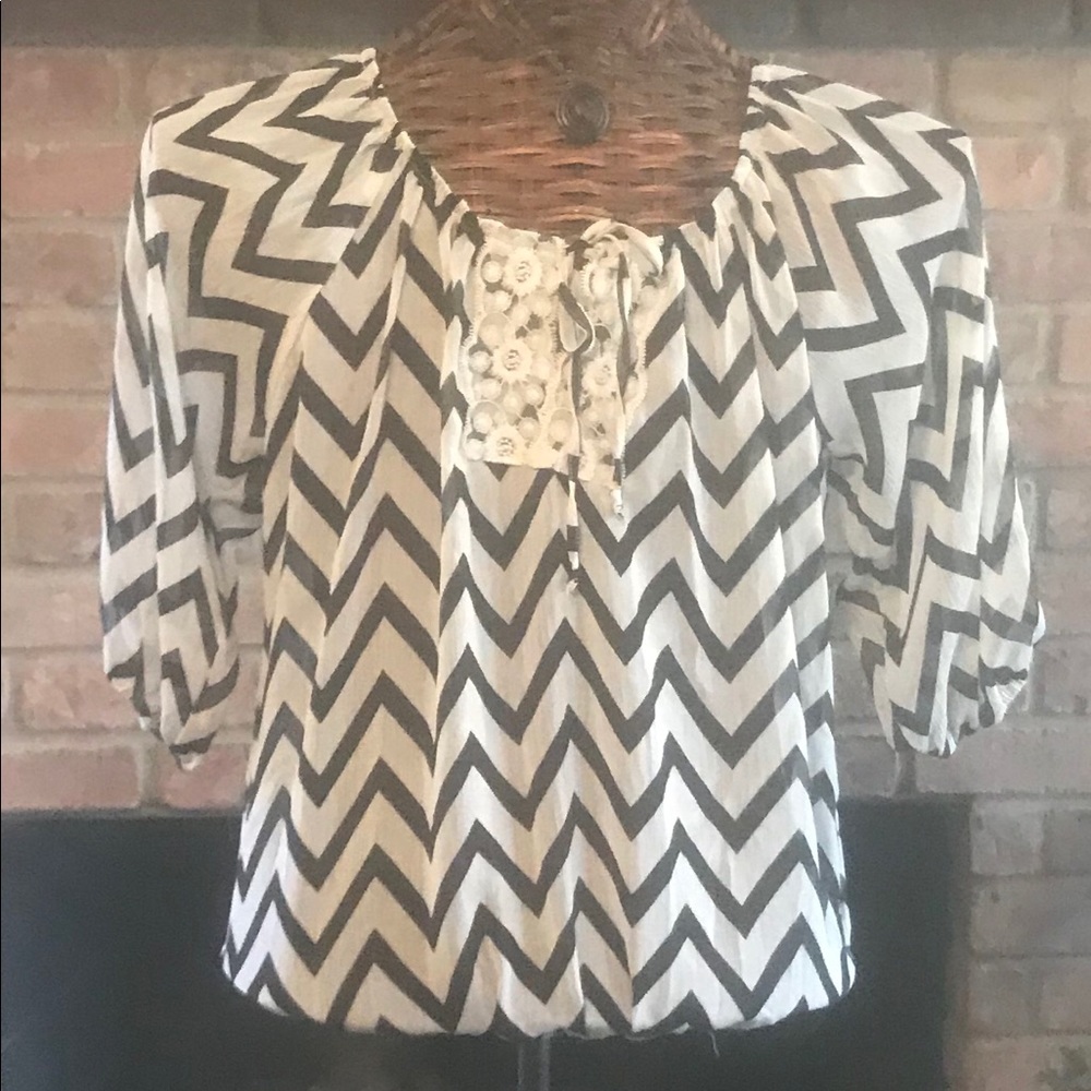 No Boundaries Chevron Medium Top